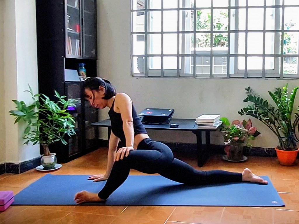 Phương hướng dẫn một buổi tập yoga